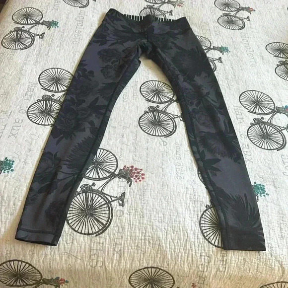 Lululemon Wunder Under Pant
Brisk Bloom Black Soot / Parallel Stripe Blackwhite - Picture 7 of 11